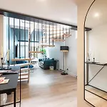 Le Loft Du Parvis : Spacieux, Central & Elegant.